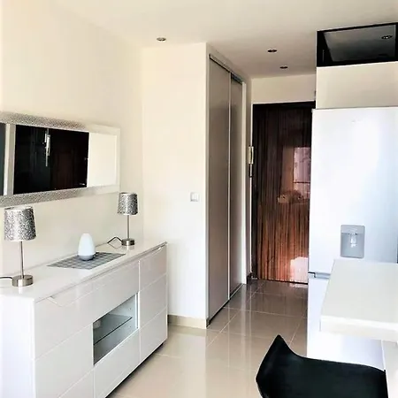 One Bedroom Vautrin شقة كان